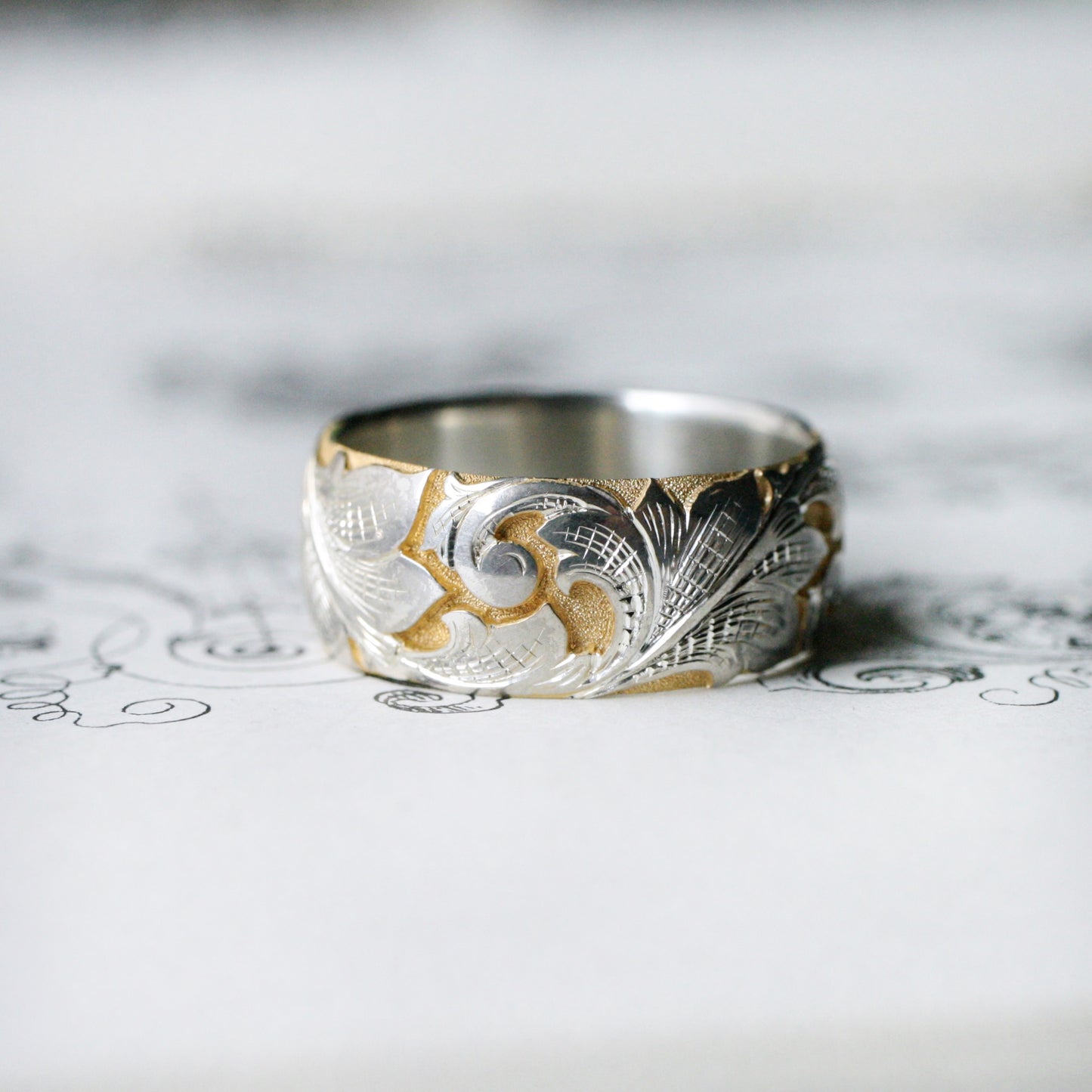 Wide Acanthus Band in Two-tone