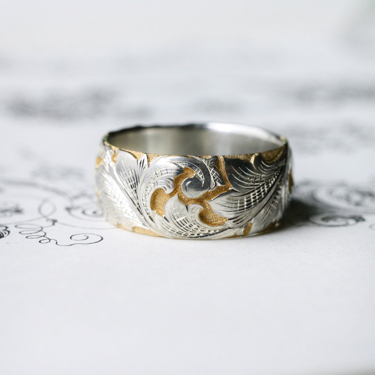 Wide Acanthus Band in Two-tone