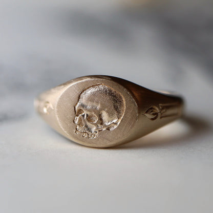 Momento-mori Skull Signet Ring