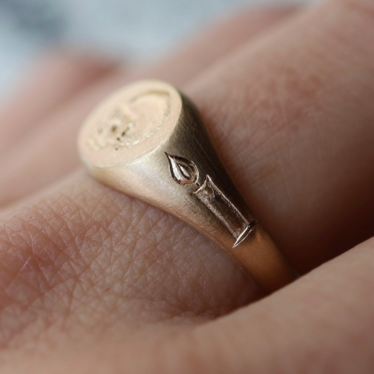 Momento-mori Skull Signet Ring