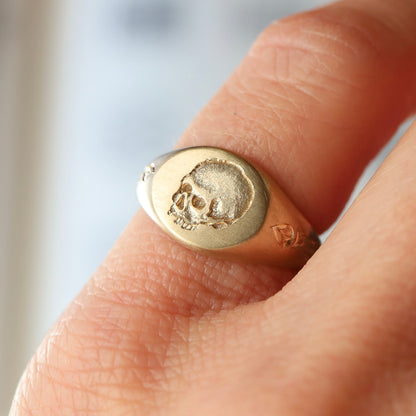 Momento-mori Skull Signet Ring