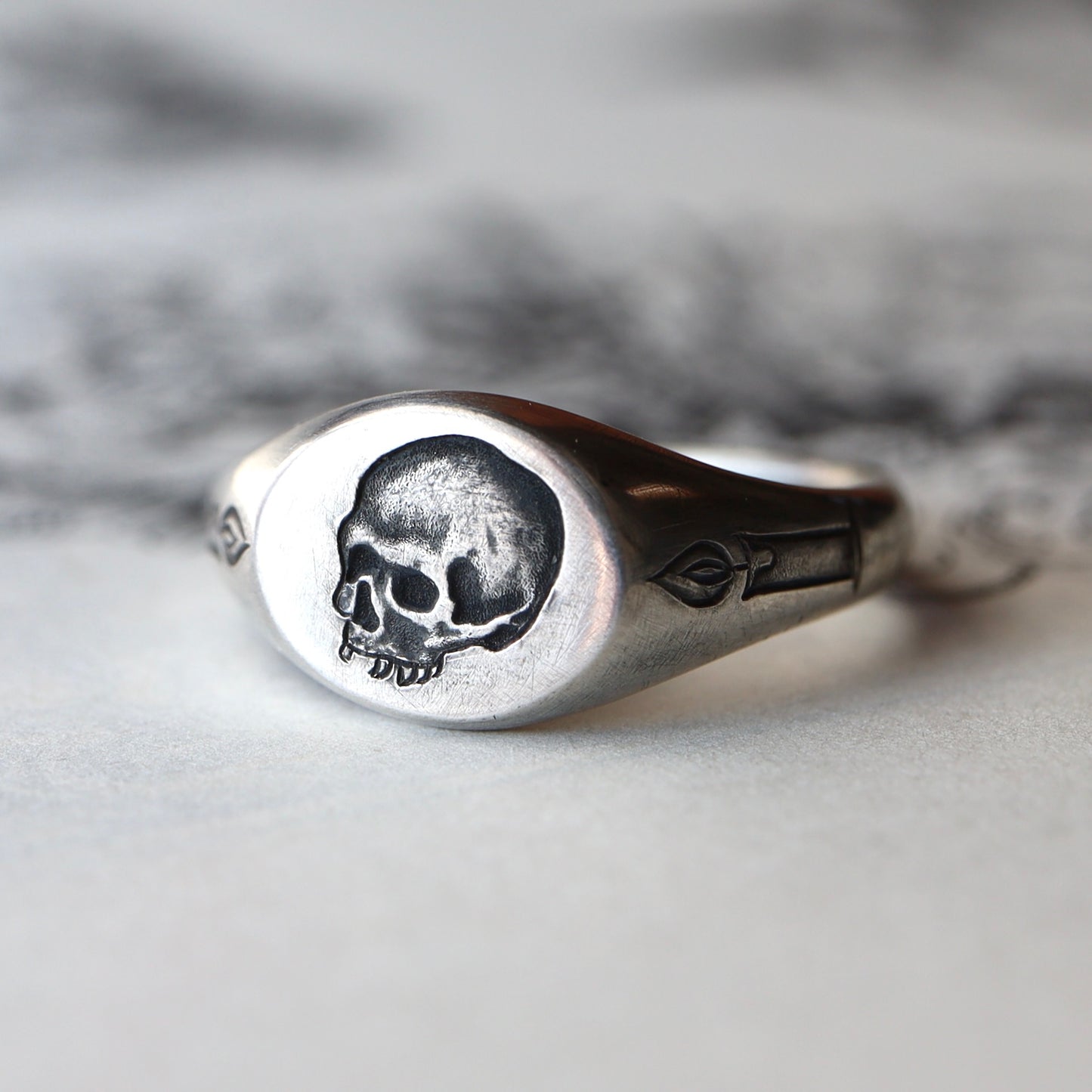 Momento-mori Skull Signet Ring
