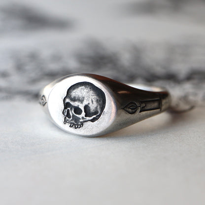 Momento-mori Skull Signet Ring
