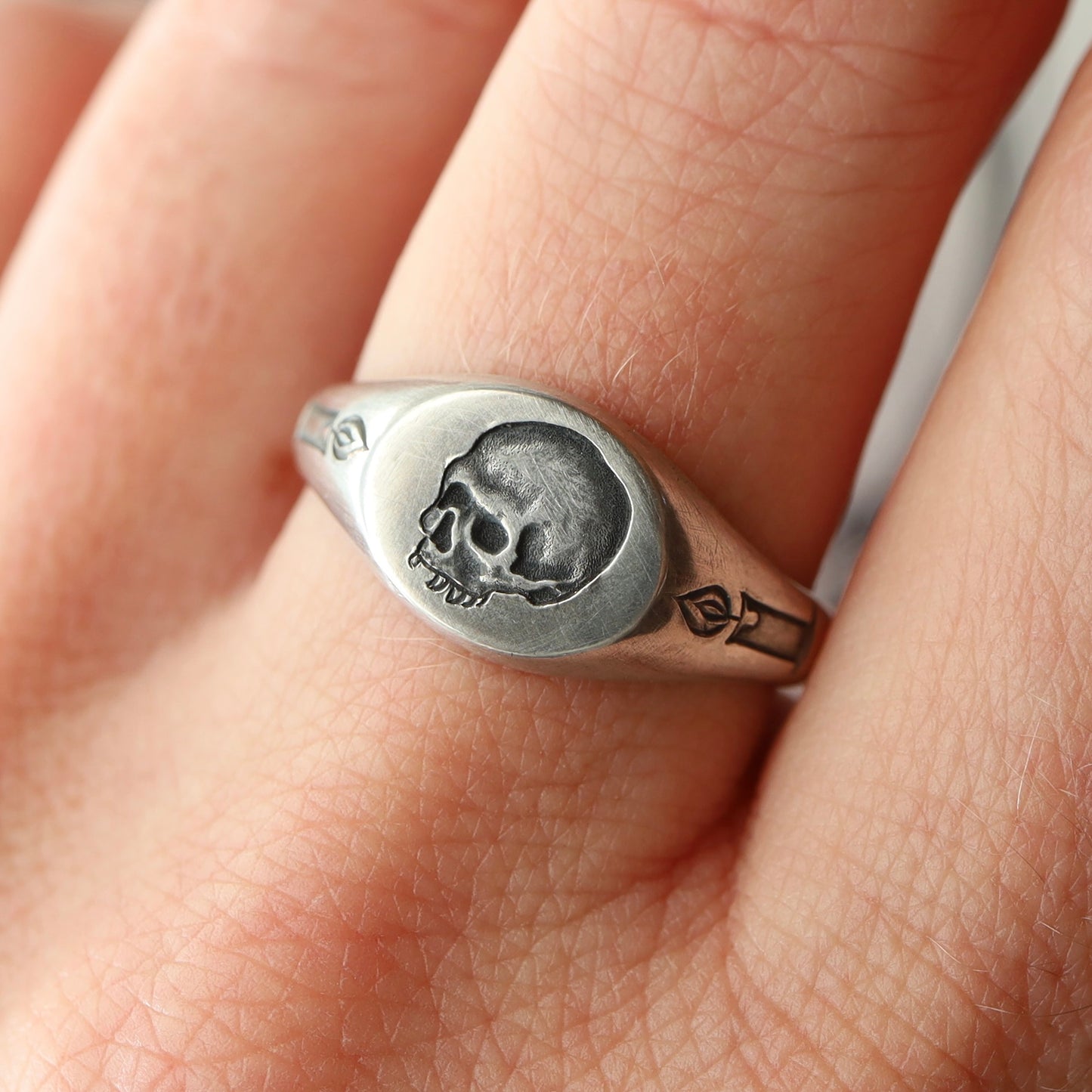 Momento-mori Skull Signet Ring
