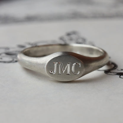 Engravable Mini East/West Oval Signet
