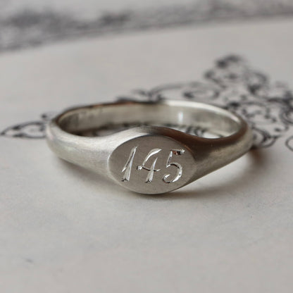 Engravable Mini East/West Oval Signet