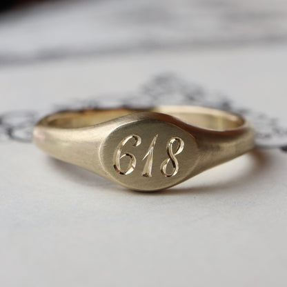 Engravable Mini East/West Oval Signet