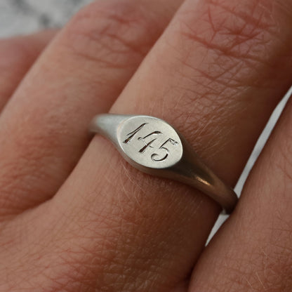 Engravable Mini East/West Oval Signet