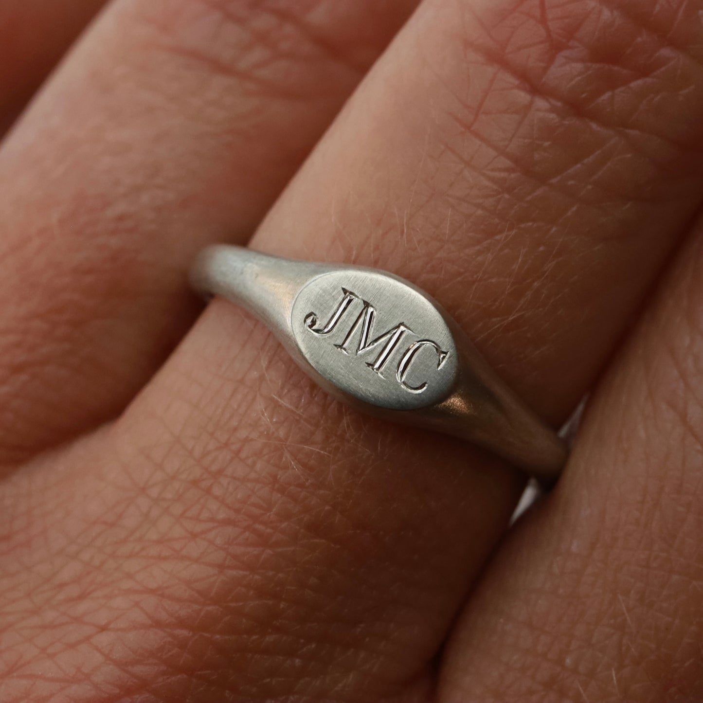 Engravable Mini East/West Oval Signet