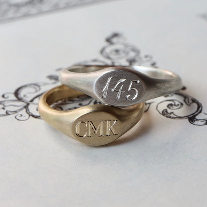 Engravable Mini East/West Oval Signet
