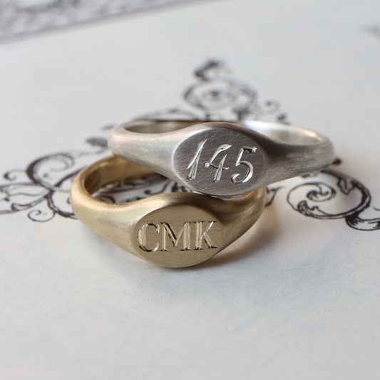 Engravable Mini East/West Oval Signet