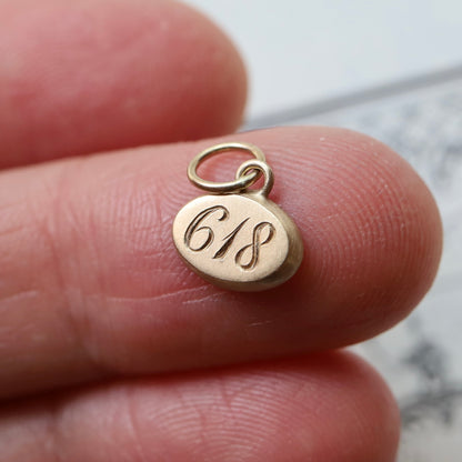 Engravable Mini East/West Oval Pendant